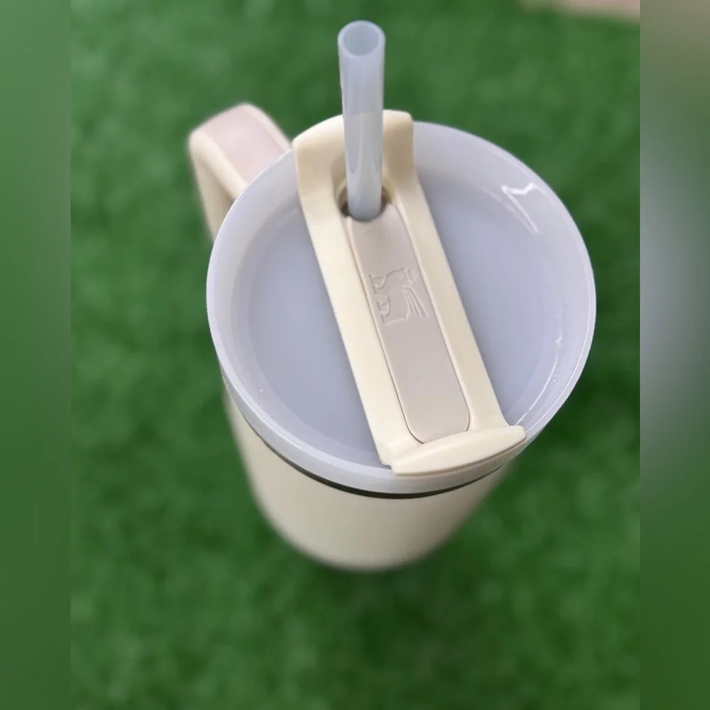 Stanley Beige Tumbler with Handle and Straw - Picture 3 of 6